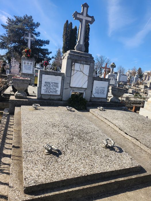 Cavou Eternitatea Iasi