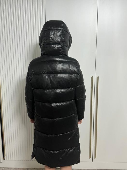 Продам куртку очень хорошуюдля девочек