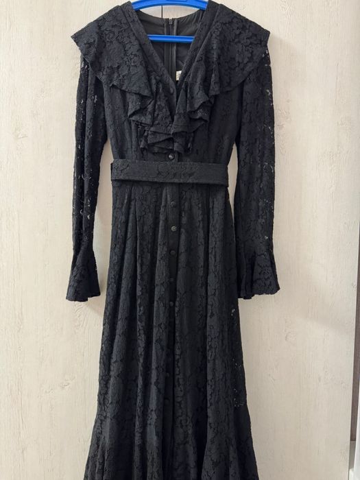 платье черное и светлое