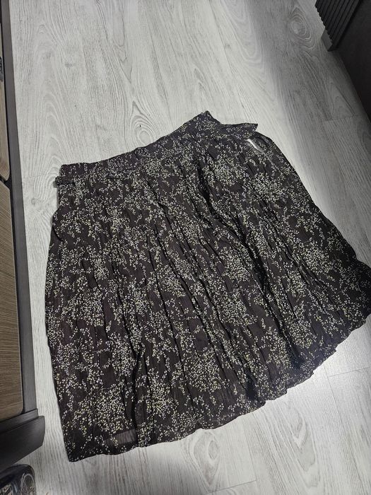 Fustă până la genunchi