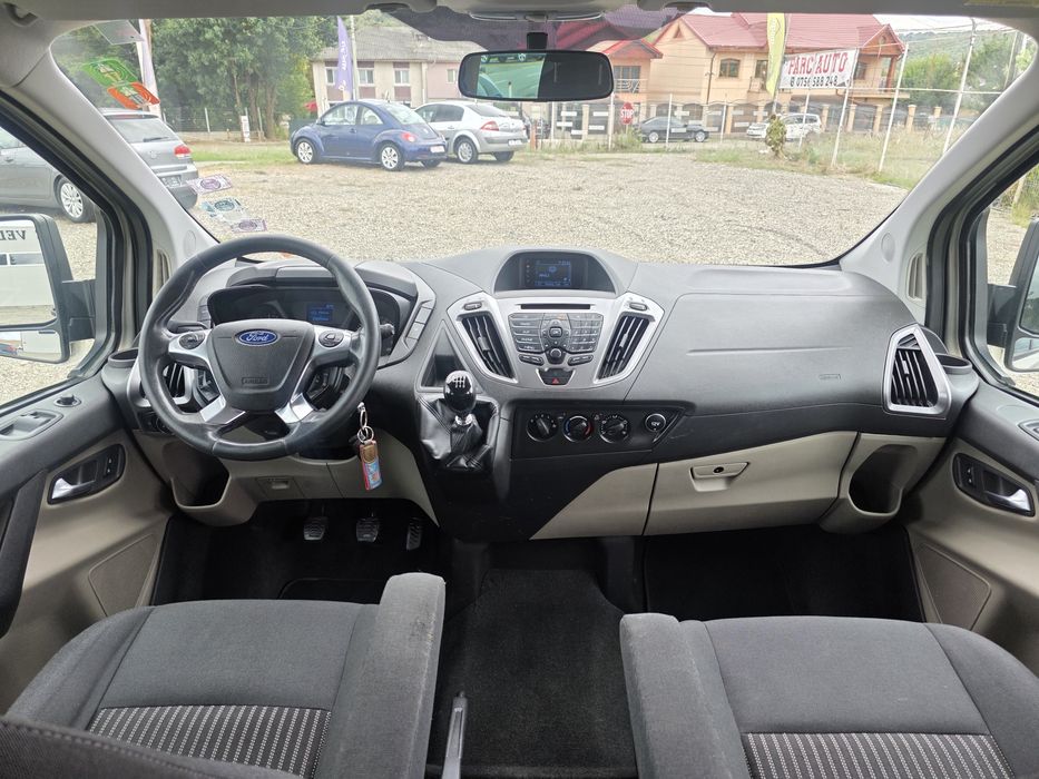 Ford tourneo custom 8 locuri 2.2 diesel rate A/C fata spate