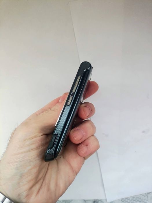 Motorola RAZR v8 ( decodat, baterie NOUA)