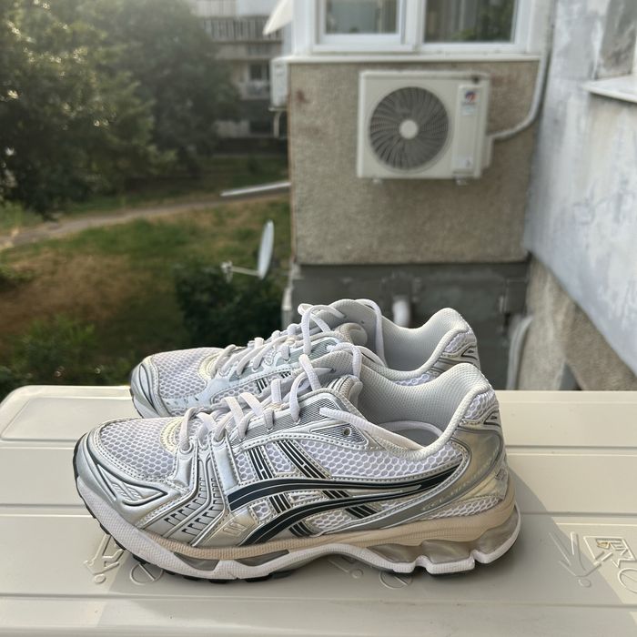 Обувки Asics GEL-Kayano 14 – White / Graphite Grey