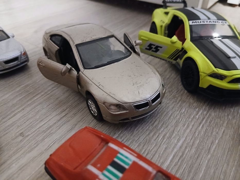 Метални коли .и.