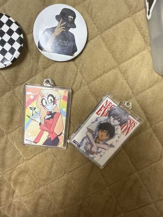 продам значки (разные фандомы)