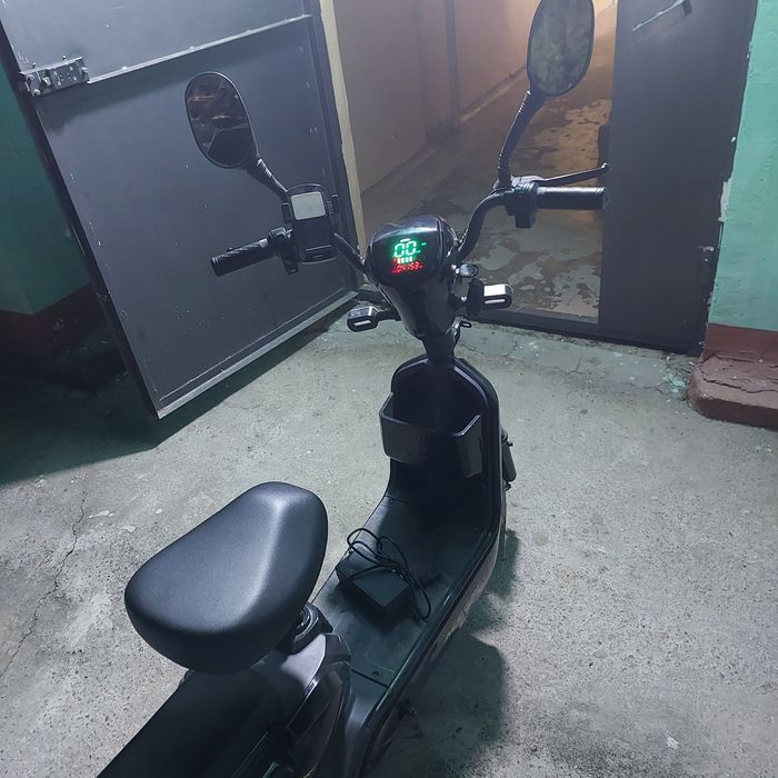 Skuter 3 skors 55 tezligi 40kmga yetadi zaryad zapas Kalit 3 oy haydal