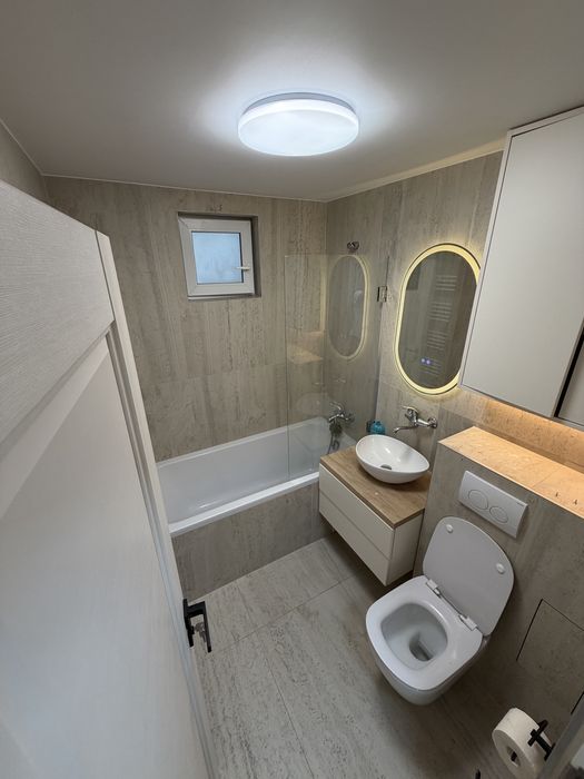 Inchiriez apartament cu 3 camere
