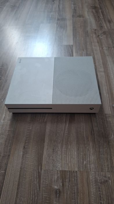 Xbox One S + Controller
