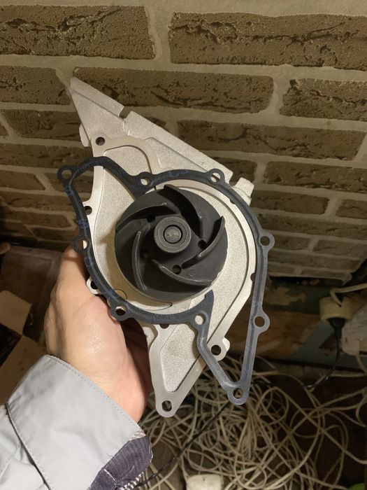 Продам помпу на Touareg