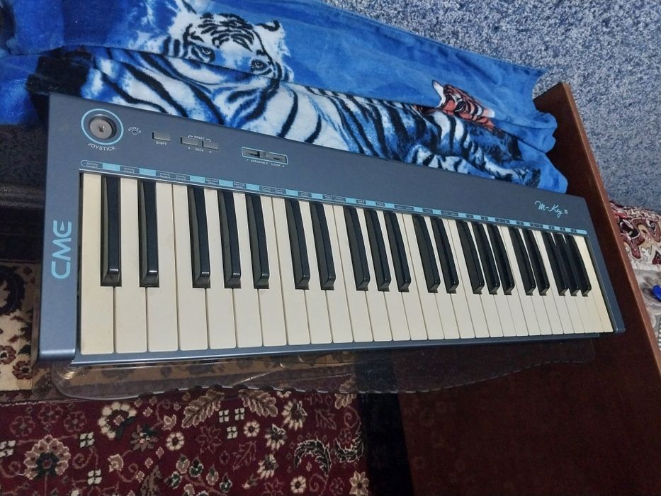 МИДИ kлавиатура сотилади