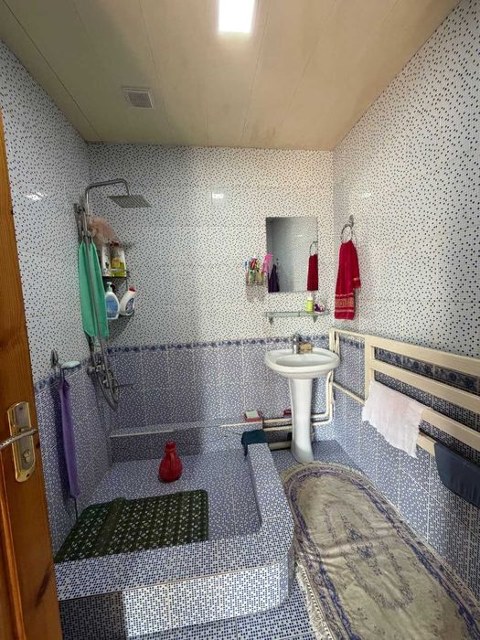 Уч кахрамон Шредр боги йонида 4,3 сотик 6 хона Ховли Срочно сотилади