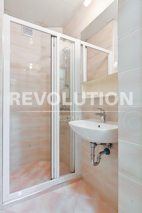 Дава се под наем Тристаен апартамент в София, Медицинска академия - 70 кв.м за 648.21 € - Снимка #8