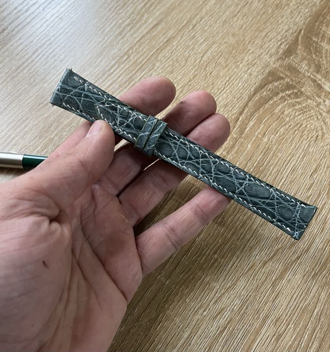 Curea pentru ceas din piele de crocodil, turcoaz, cusută manual