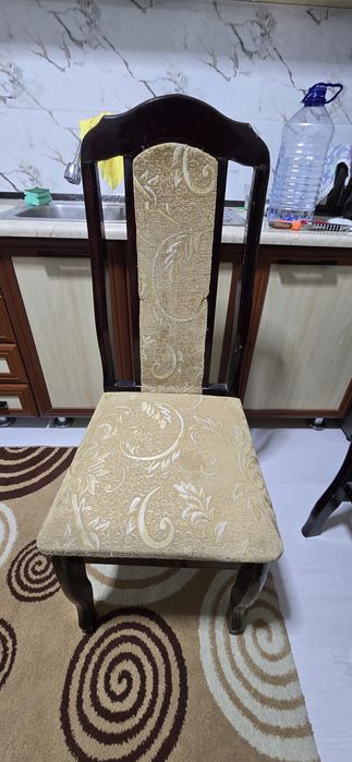 Раскладной стол и 6 стульев