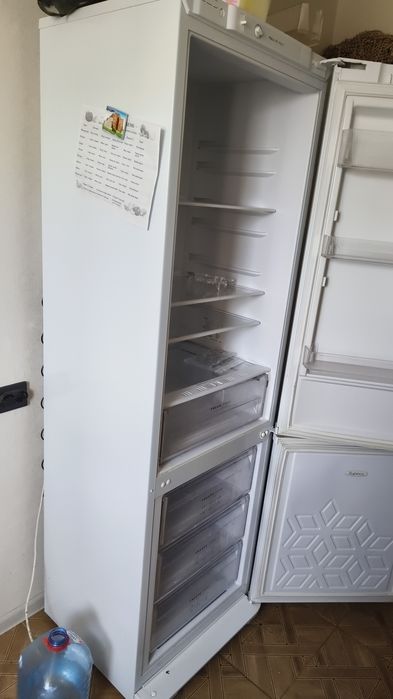 Холодильник Бирюса