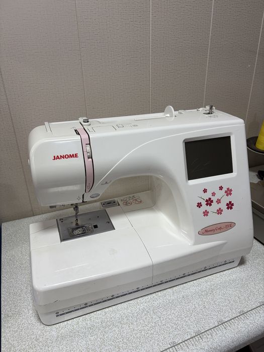 Janome 370e professional mashina ideal holatda sotiladi