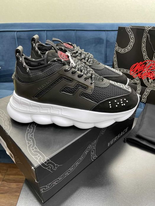 Versace chain reaction black & white