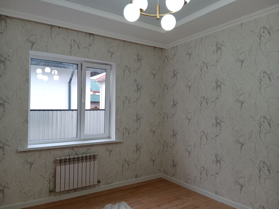 Не дорогая поклейка обоев