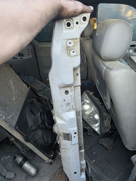 Греда за Kia Carnival над фарове 2004 година