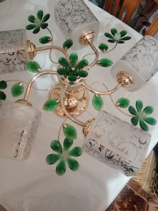 Продам люстру пяти рожковую