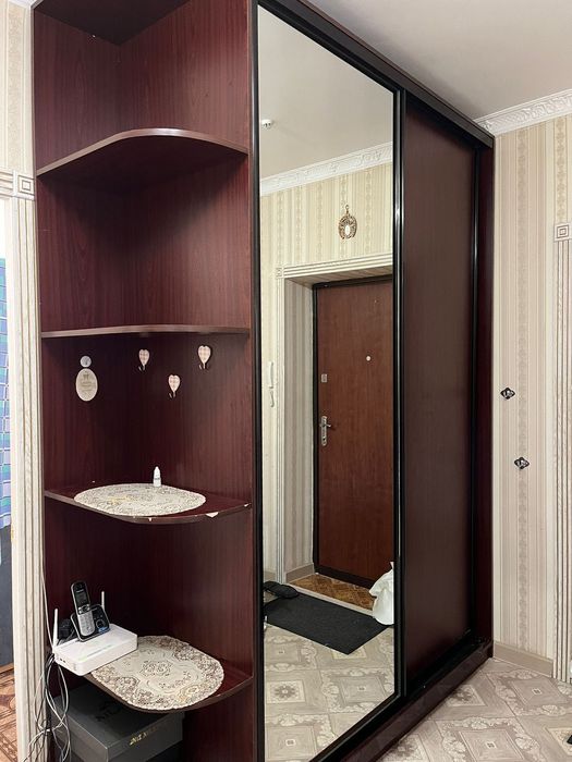 продам шкаф деревянный в прихожую