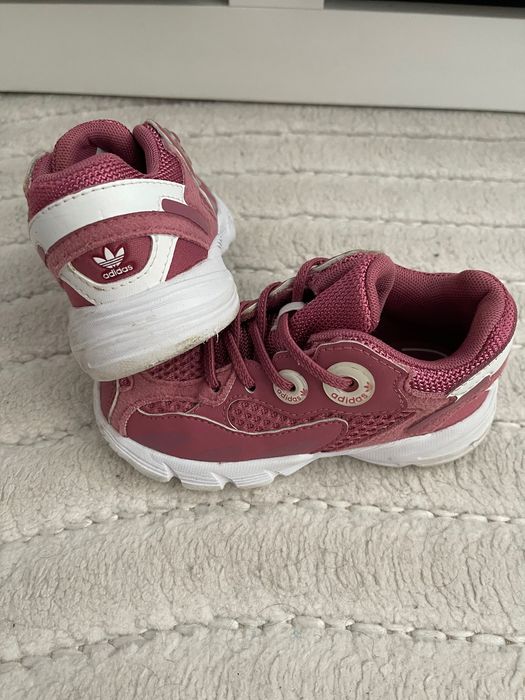 Маратонки Adidas 24 размер