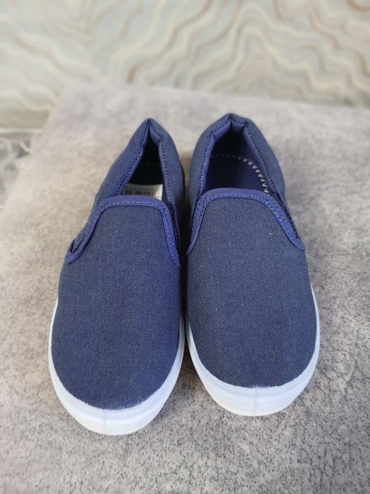 Продам кеды для девочек