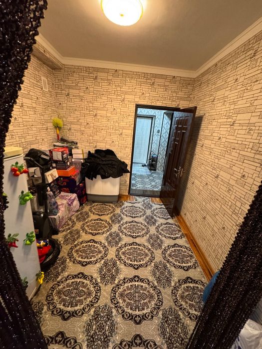 Katta balkonlik 2 xona 3 xona qilinga Uy sotiladi