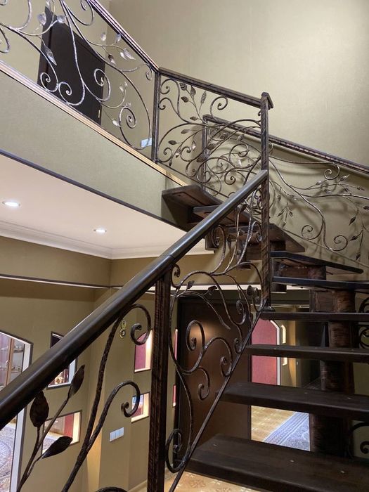 Сдается  2-х уровневая  4-x комнатная квартира