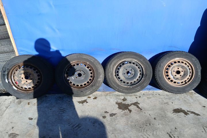 Jante tabla cu anvelope 15 - set 8D0601027 6JX15H2 195/65 R15 8D06010