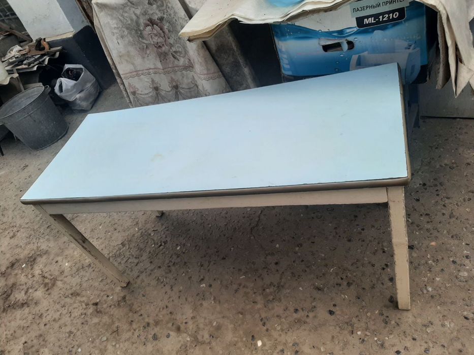 Продаются столы в наличии 3 штуки