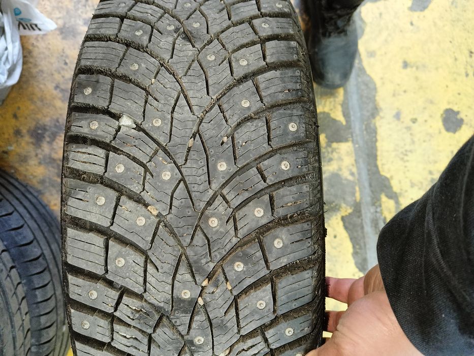 Продам зимние шины с дисками KIA