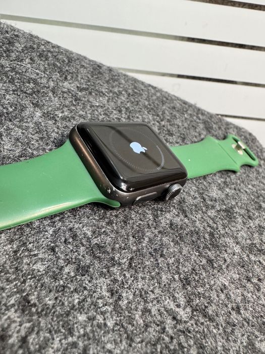 Apple Watch Series 3 (38мм) GPS + Зелена Каишка и USB-C Зарядно