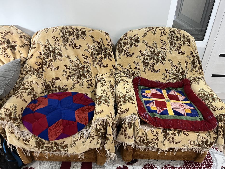 Продам диван с двумя креслами