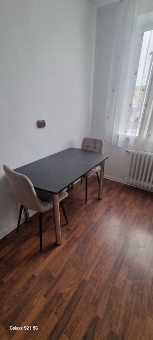 Închiriez apartament cu două camere parter