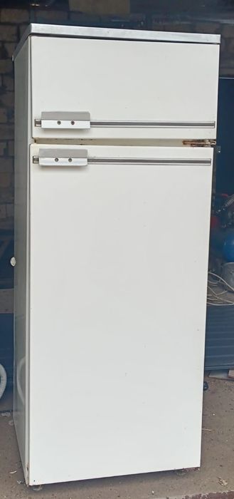 Холодильник двухкамерный