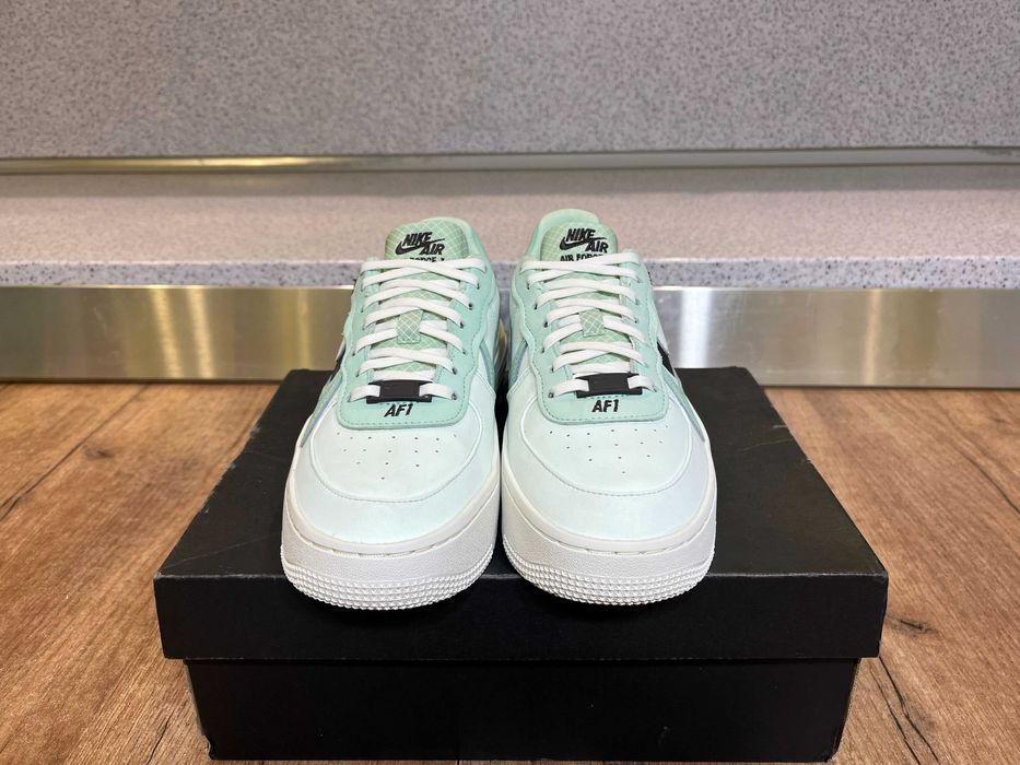 ОРИГИНАЛНИ *** Nike Air Force 1 PLT.AF.ORM "Barely Green"