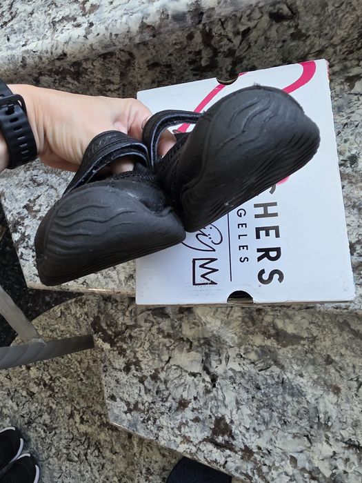 Pantofi Skechers marimea 33.5 negri