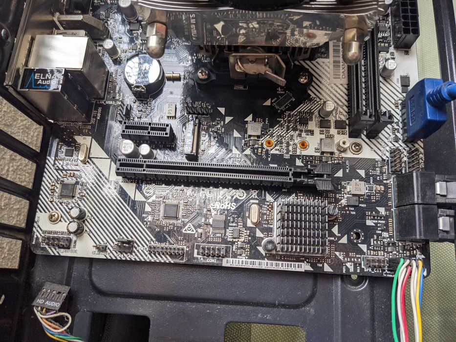 AMD Ryzen 5 2400G - AM4 socket , ASRock - B450M-HDV R4 , NVIDIA GeForce GTX 1070 Ti 8GB , кутия Segotep mATX подарък