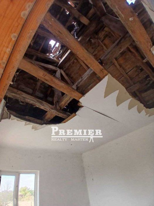 Къща с голям потенциал в село Загорци,