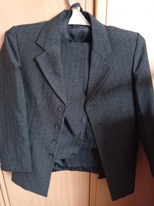 Продам костюмы для мальчиков