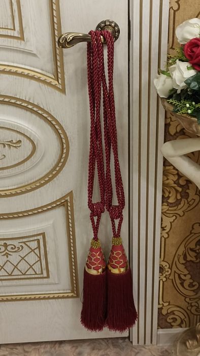 Продам две кисти прихватки для штор