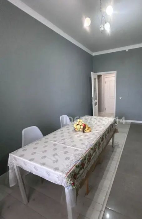 Продам стол белый