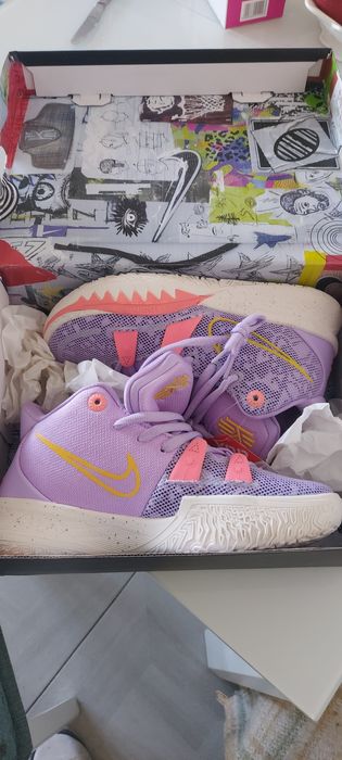 Продаю баскетбольные кроссовки