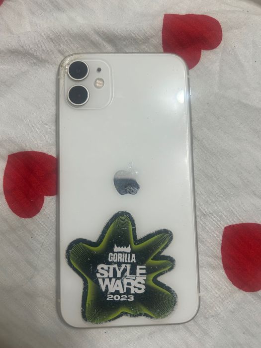 iPhone 11 телефон