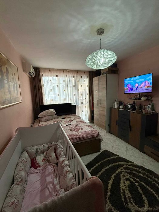 Тристаен тухлен обзаведен източен апартамент Колхозен пазар-Касабова