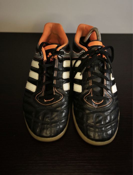 Adidas predator EU46 2/3. Adidas EU42 за футзал.