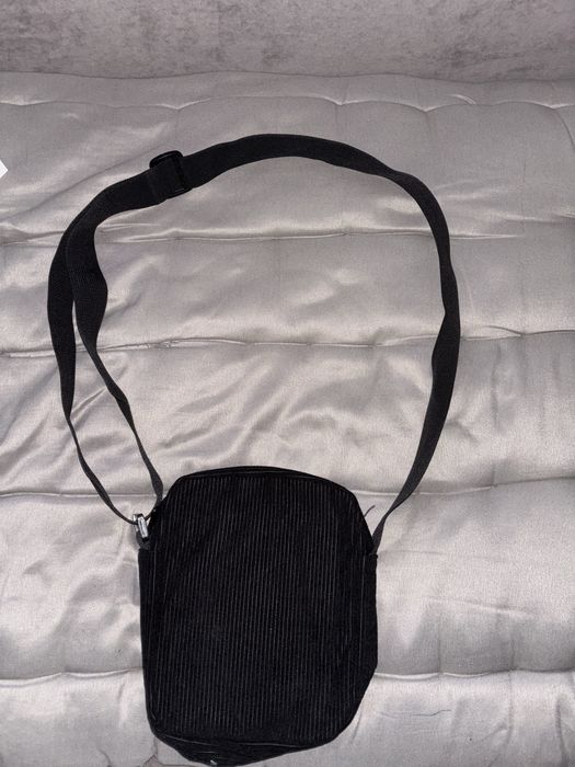 Барсетка carhartt в хорошем состояние