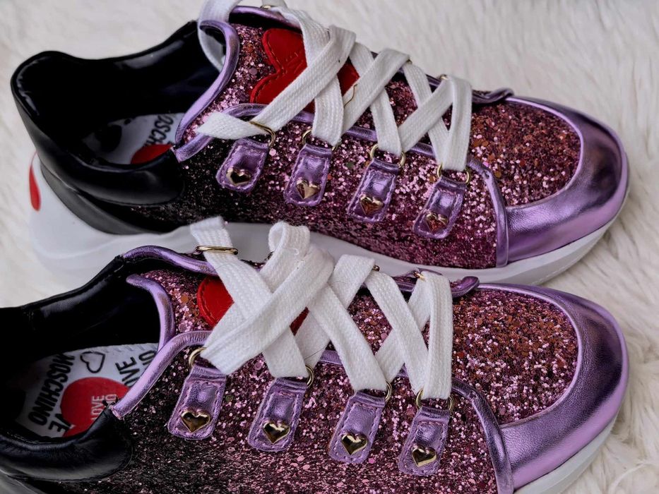 Love Moschino оригинални дамски сникърси нови 38 номер