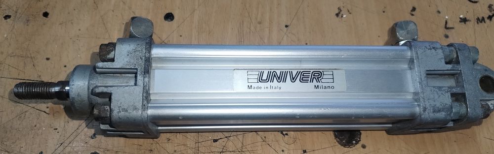 Cilindru pneumatic pătrat univer magnetic
